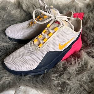 Hardly worn Nike shoes